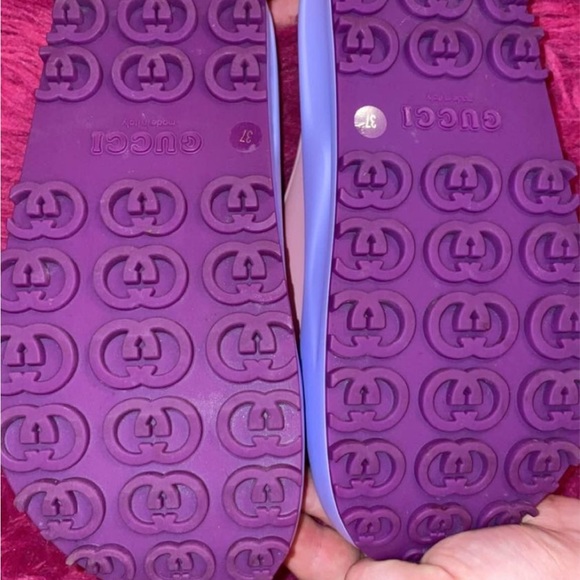 Pink women’s slide sandal with interlocking G - Picture 2 of 3